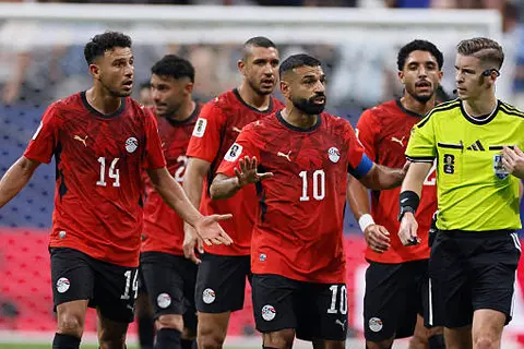 اتحاد الكرة يقدم شكوى ضد حكم مباراة مصر والأرجنتين.. ويطالب بفتح تحقيق